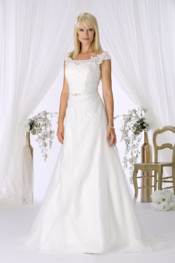 Tres Chic 8369