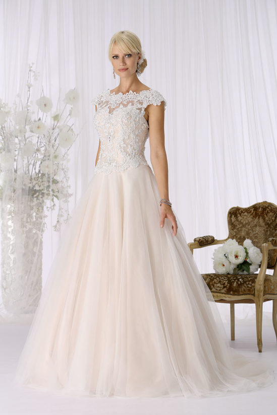 Tres Chic 8390
