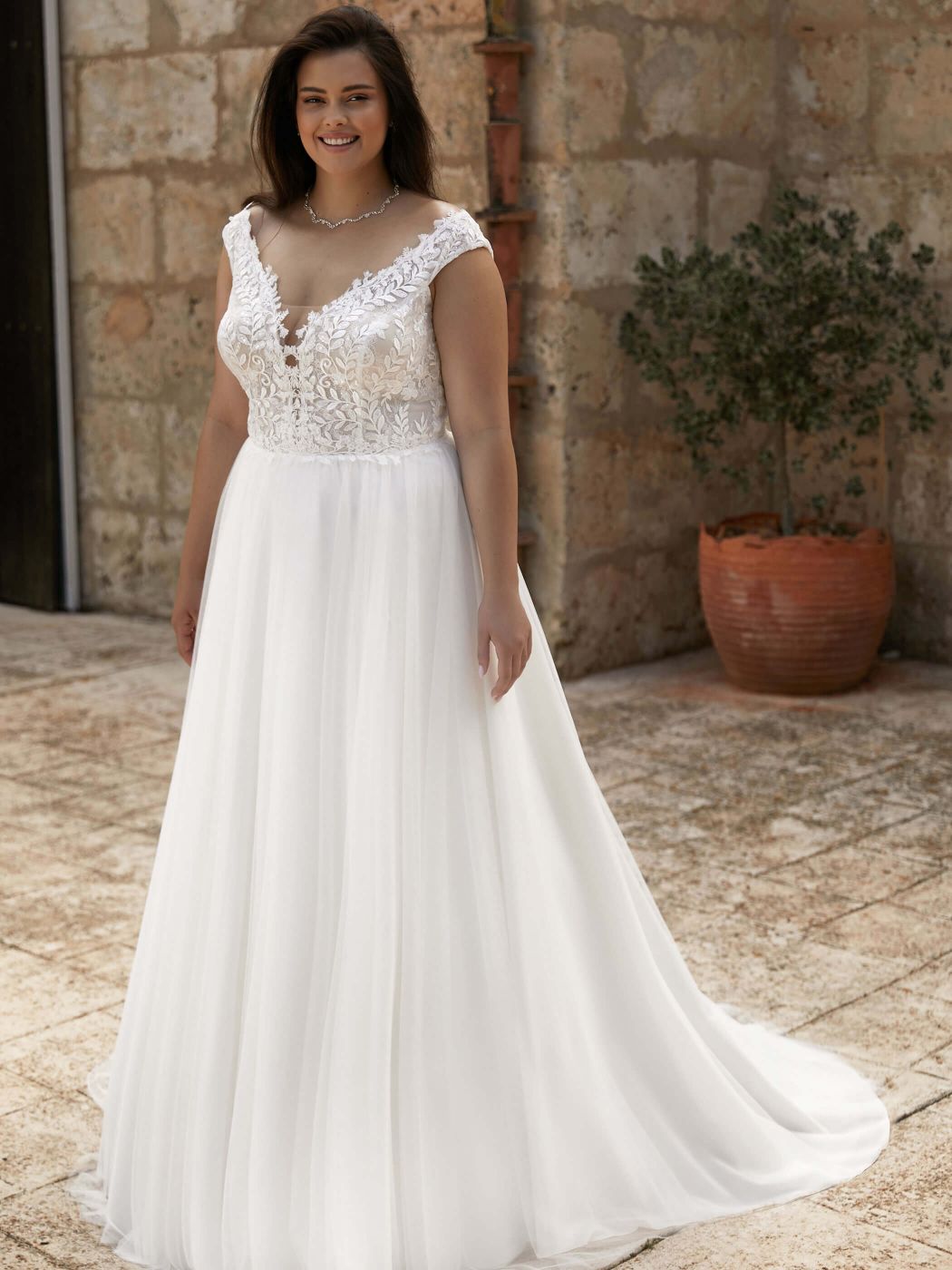 Netelig buitenaards wezen bolvormig Jolie Plus Size - Wedding Wonderland