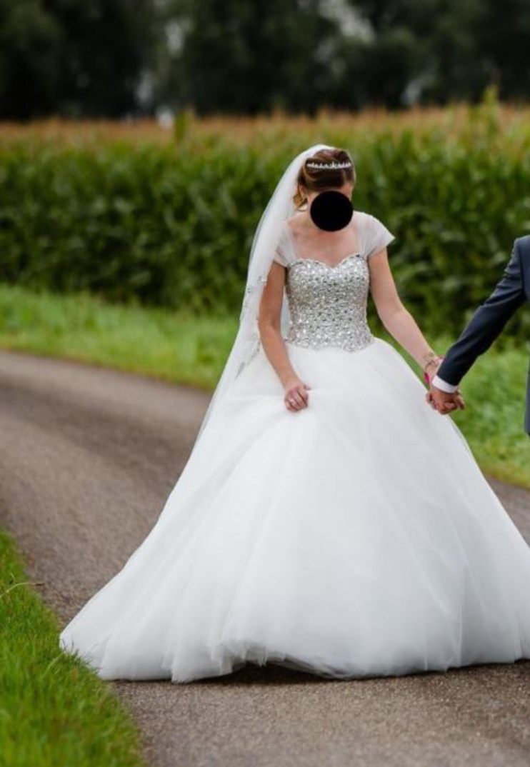 Voorkeur Bron Uiterlijk Schitterende prinsessen jurk incl hoepel en sluier - Wedding Wonderland